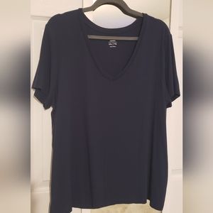 V neck navy tshirt